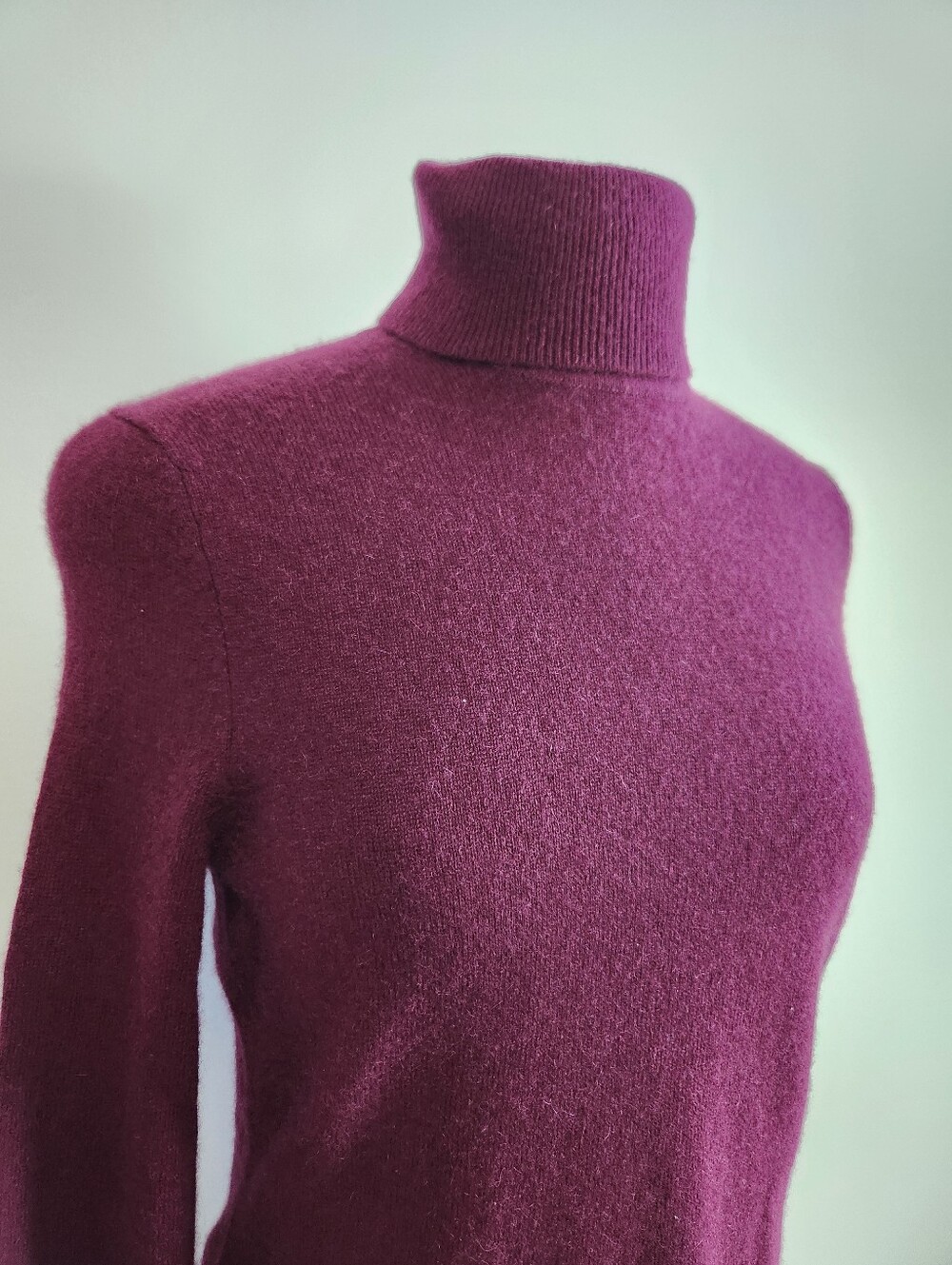 💯 Cashmere Sweater Sz M Burgundy High Neck Lord & Taylor Cozy Soft Quiet Luxury - Picture 4 of 11